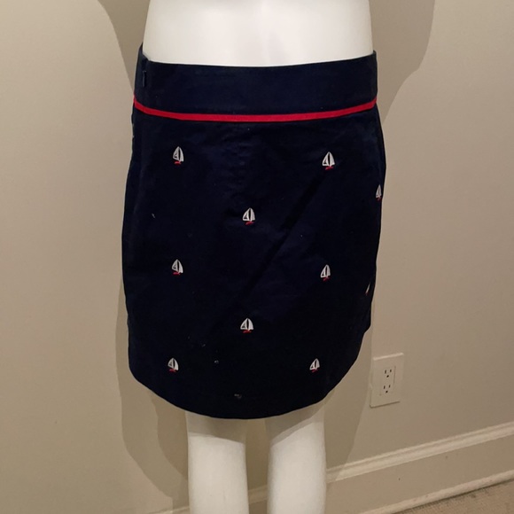 Vineyard Vines navy blue sailboat skirt size 6. Worn once, excellent condition. - Picture 2 of 3